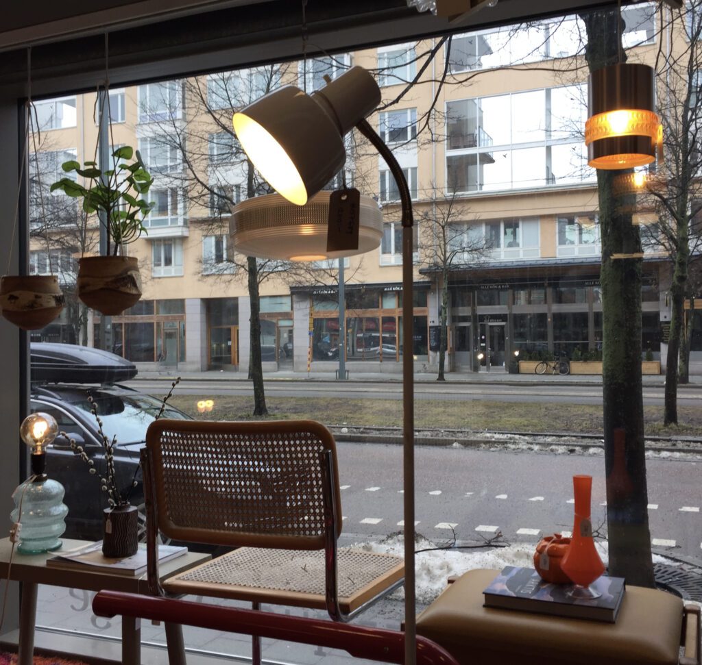 Vit Golvlampa från MAE