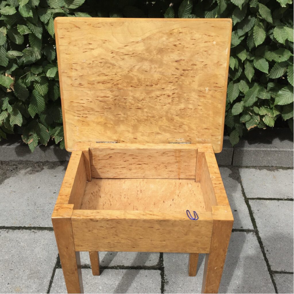 Litet Björkrots Bord med Förvaring - Image 4