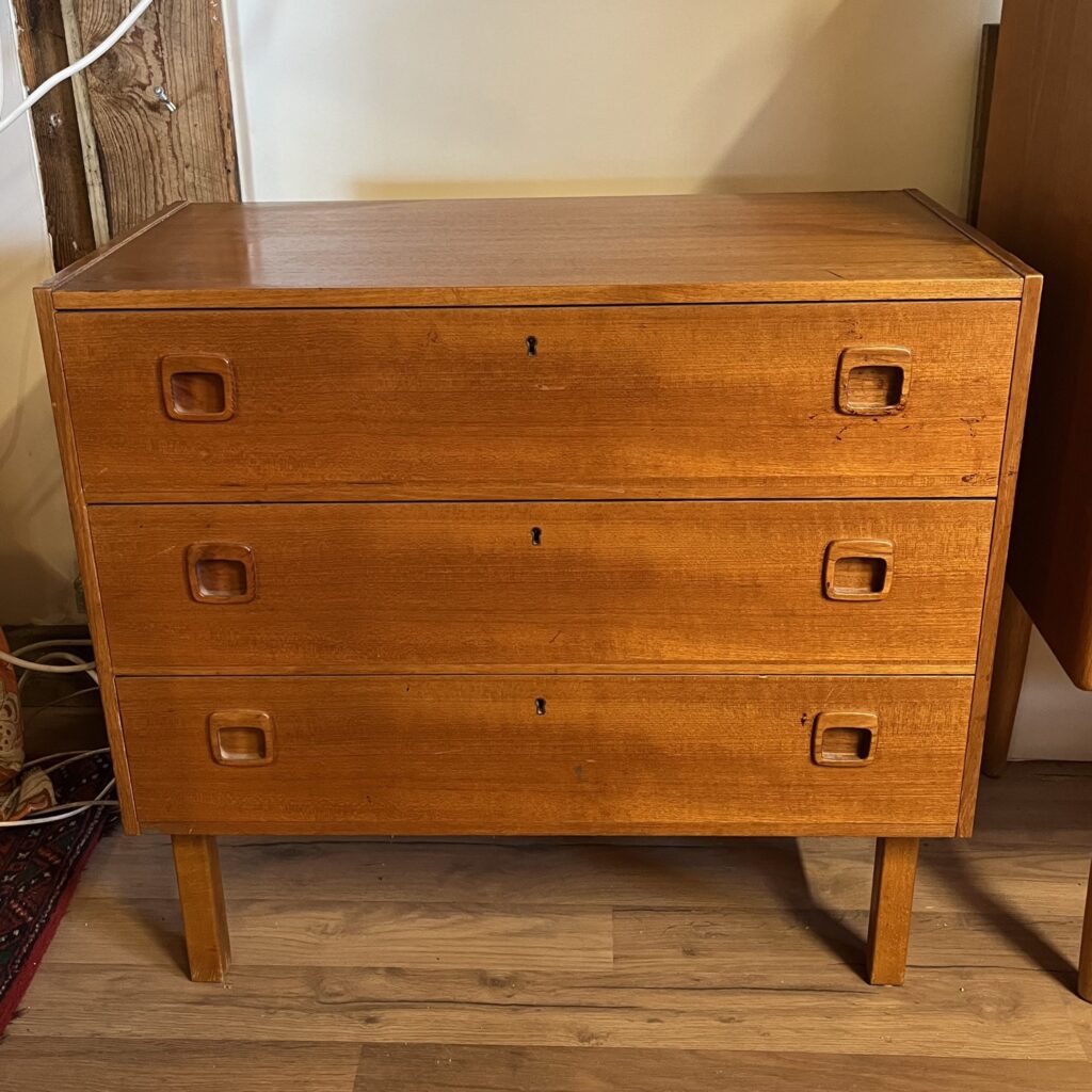 Teak Byrå med 3 Lådor
