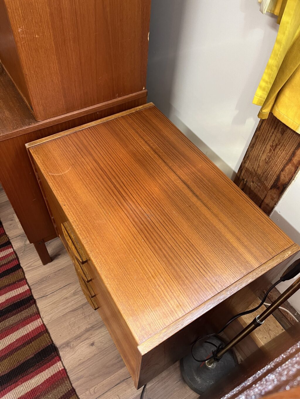 Liten 4-lådig Byrå i Teak - Image 2