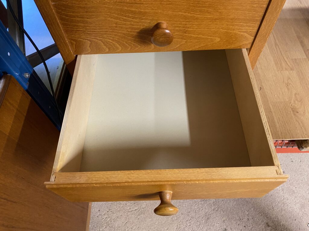 Teak Skrivbord med Skåp och Lådor - Image 4
