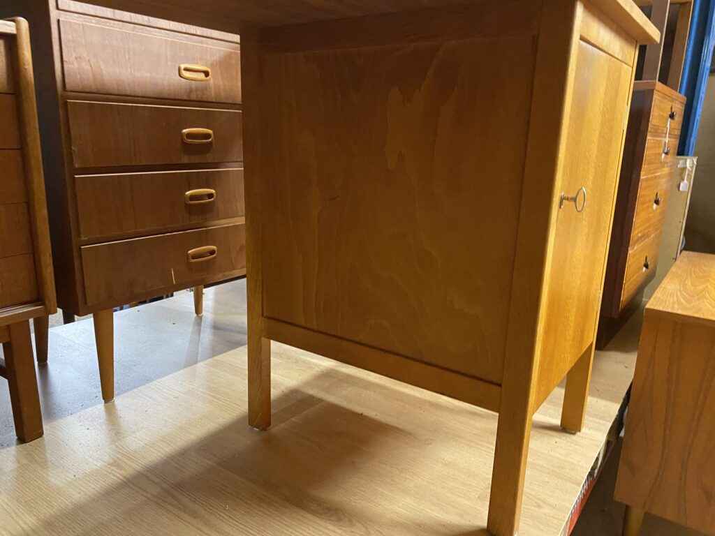 Teak Skrivbord med Skåp och Lådor - Image 3