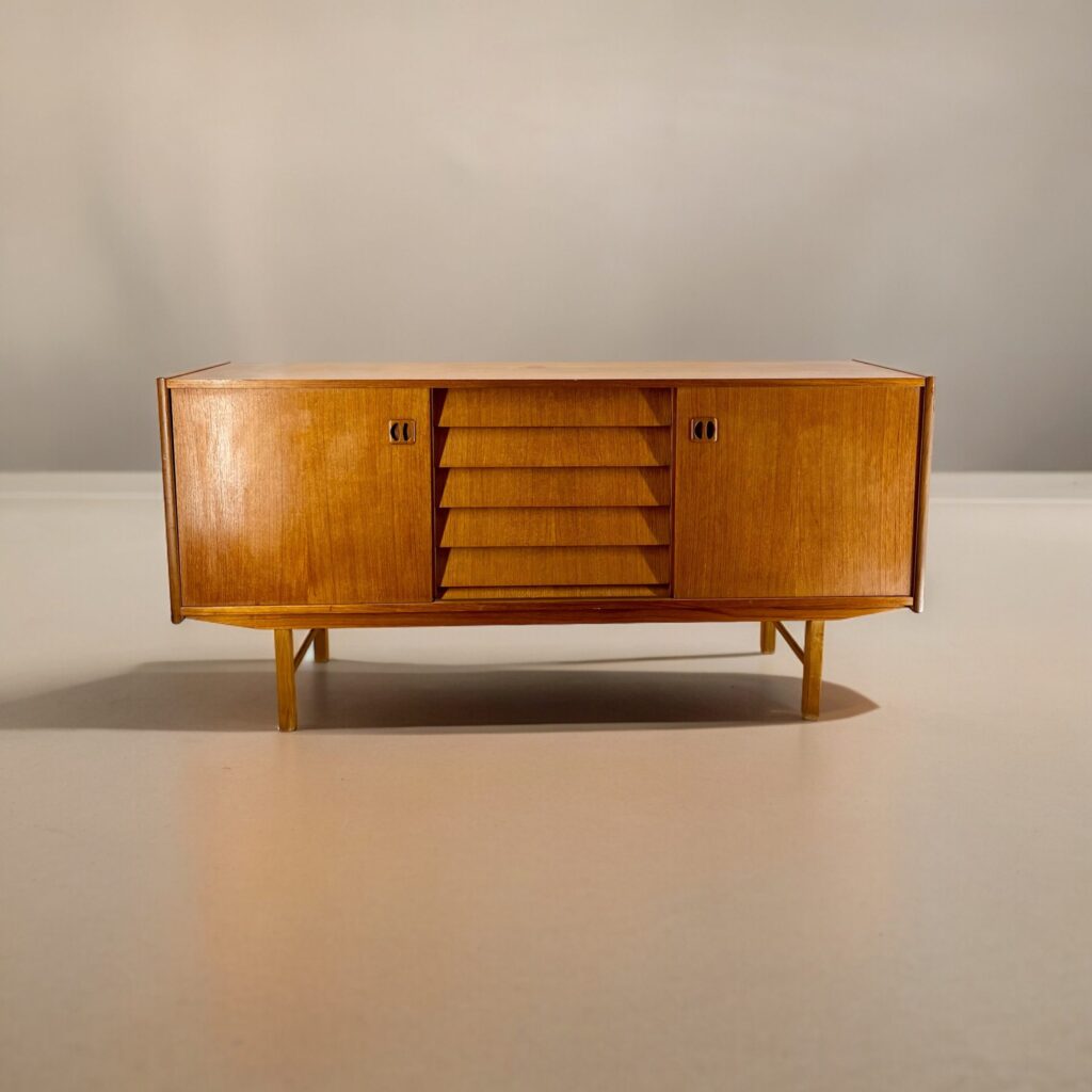 Teak Sideboard / Skänk med lådor