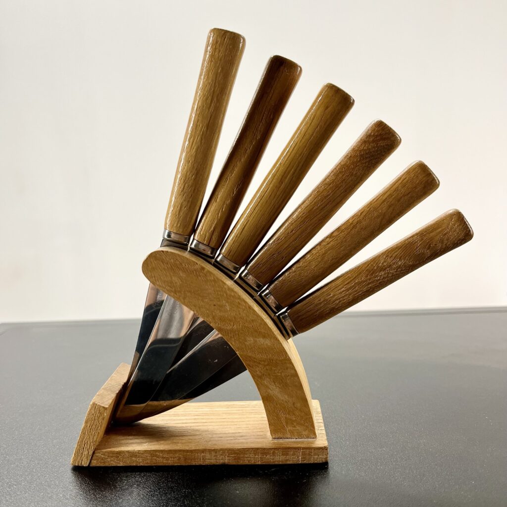 Knivställ i Teak