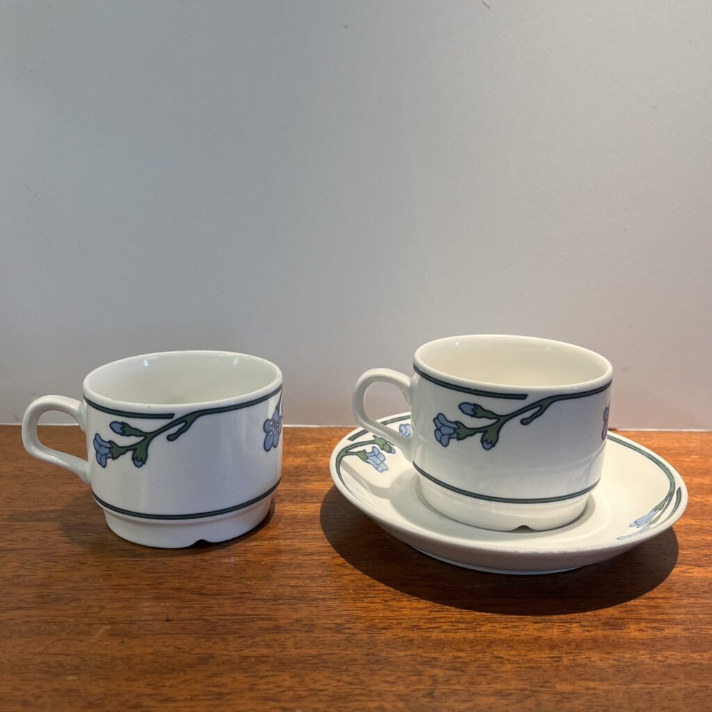 2st "Ingrid" Kaffekoppar med 1st Kaffefat