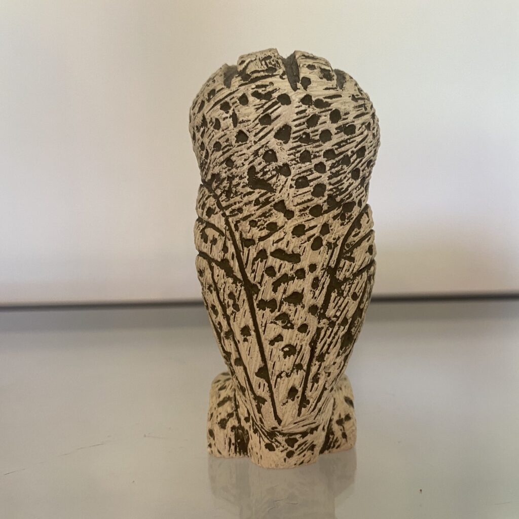 Sandsten Uggla Figur - Image 2
