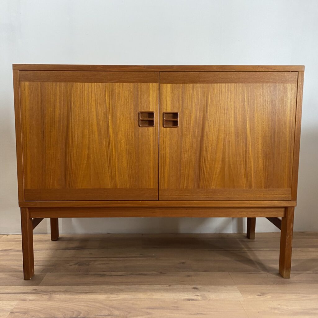 Retro Teak Skåp Caninet