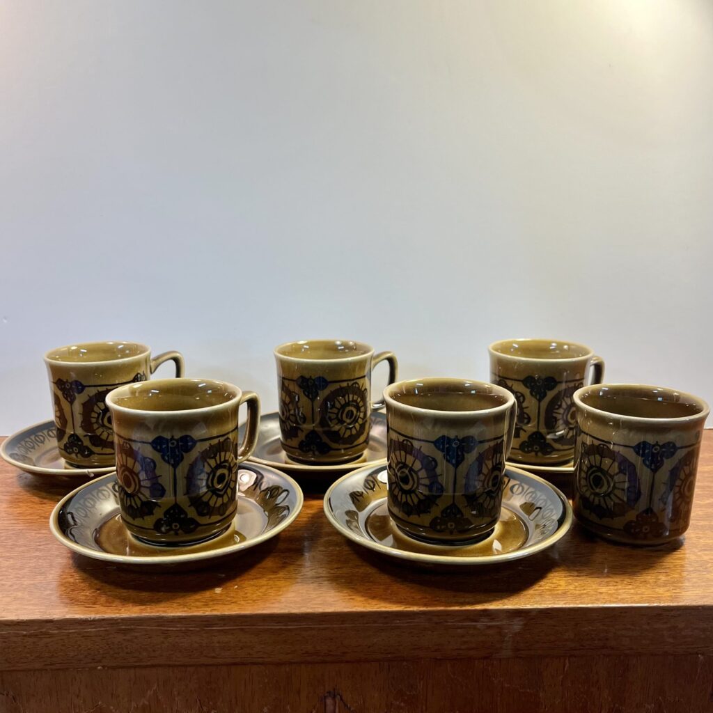 "Sera" Kaffekoppar med Fat - Stavangerflint