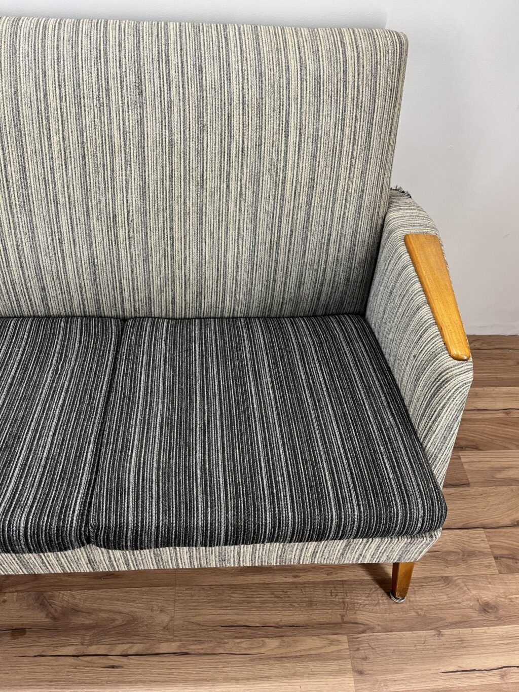 Blå Retro Soffa - Sjökvist - Image 4