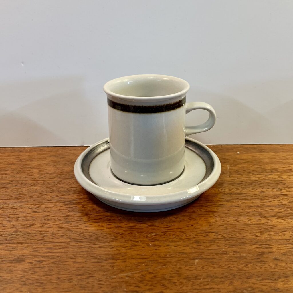 "Karelia" Kaffe kopp med Fat - Arabia