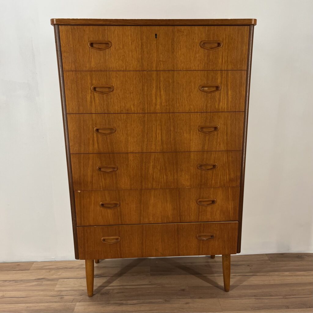 Teak Byrå med 6 Lådor