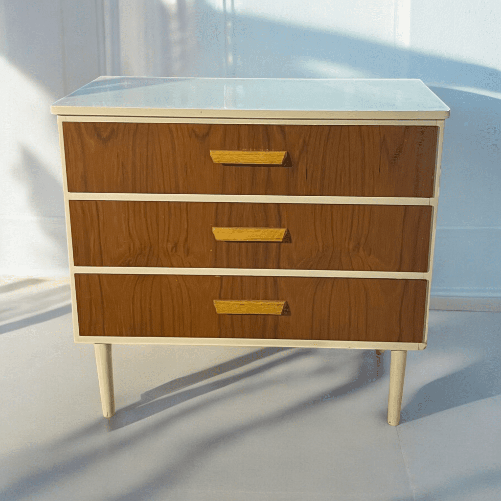 Vitmålad 3-Lådig Teak Byrå - Image 3