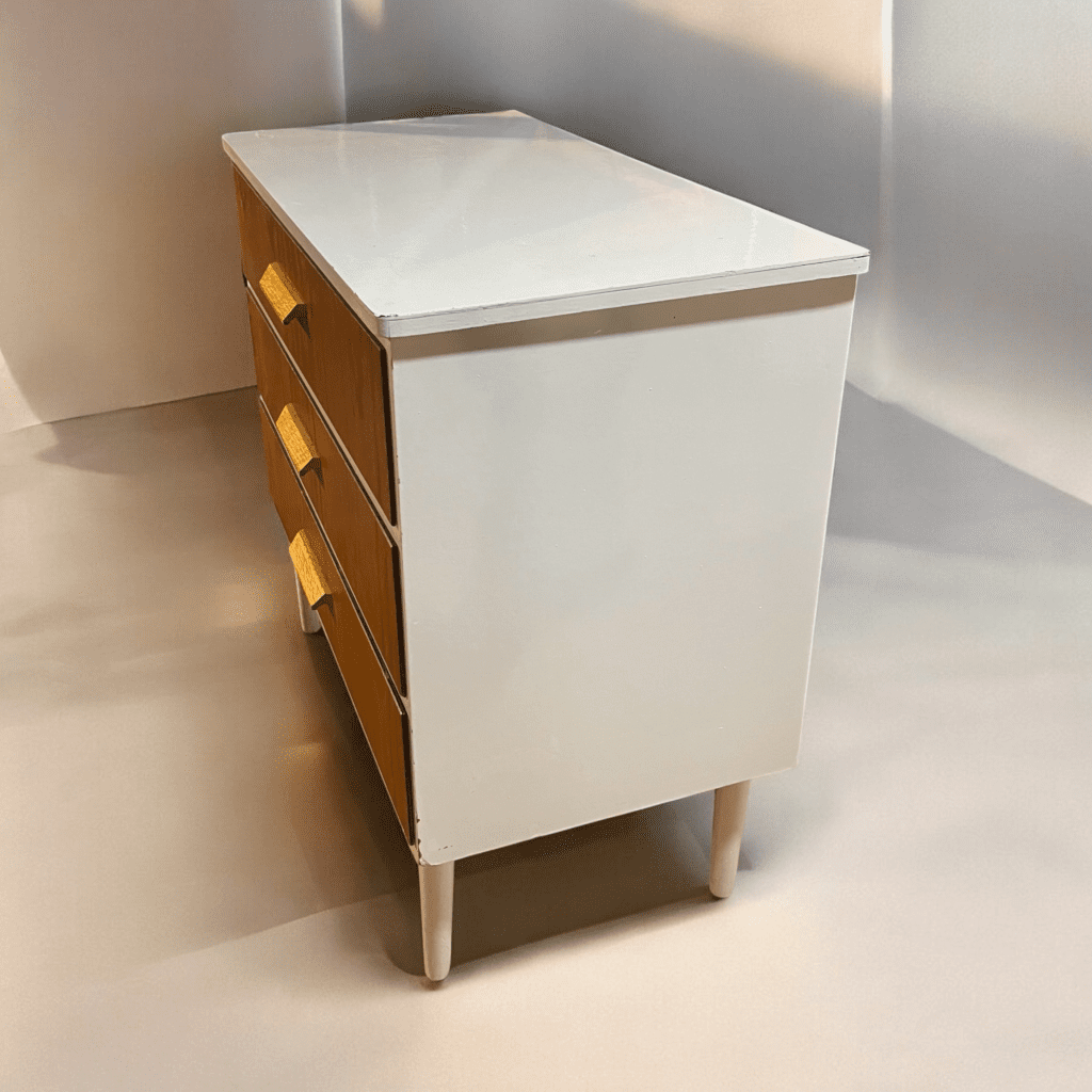 Vitmålad 3-Lådig Teak Byrå - Image 2
