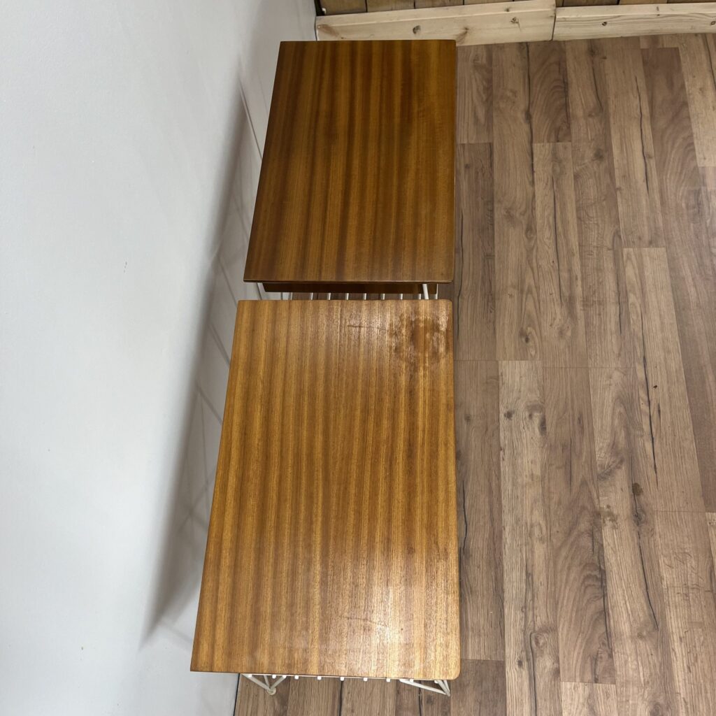 Ett Par String Sängbord i Teak - Image 4
