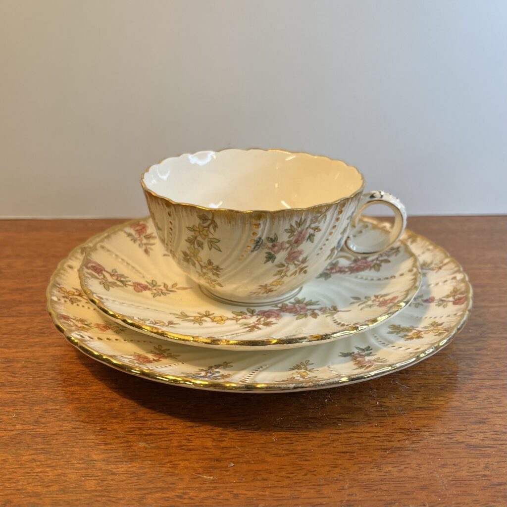 "Louis XV" Tekopp, fat och Assiett - Sarreguemines