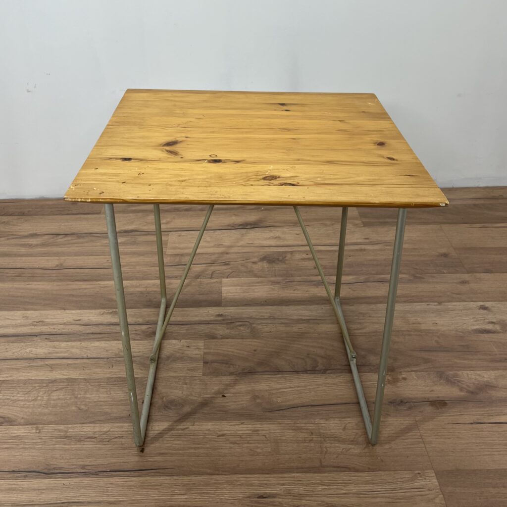 Litet Sidobord i Furu och Metall