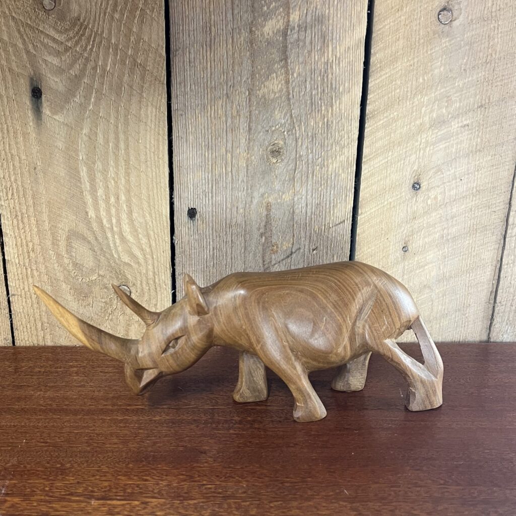 Noshörning i Teak - Kenya