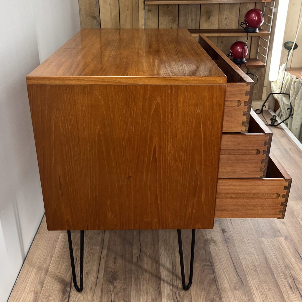 Vacker Teak Byrå med String-stil Ben - G Plan - Image 6