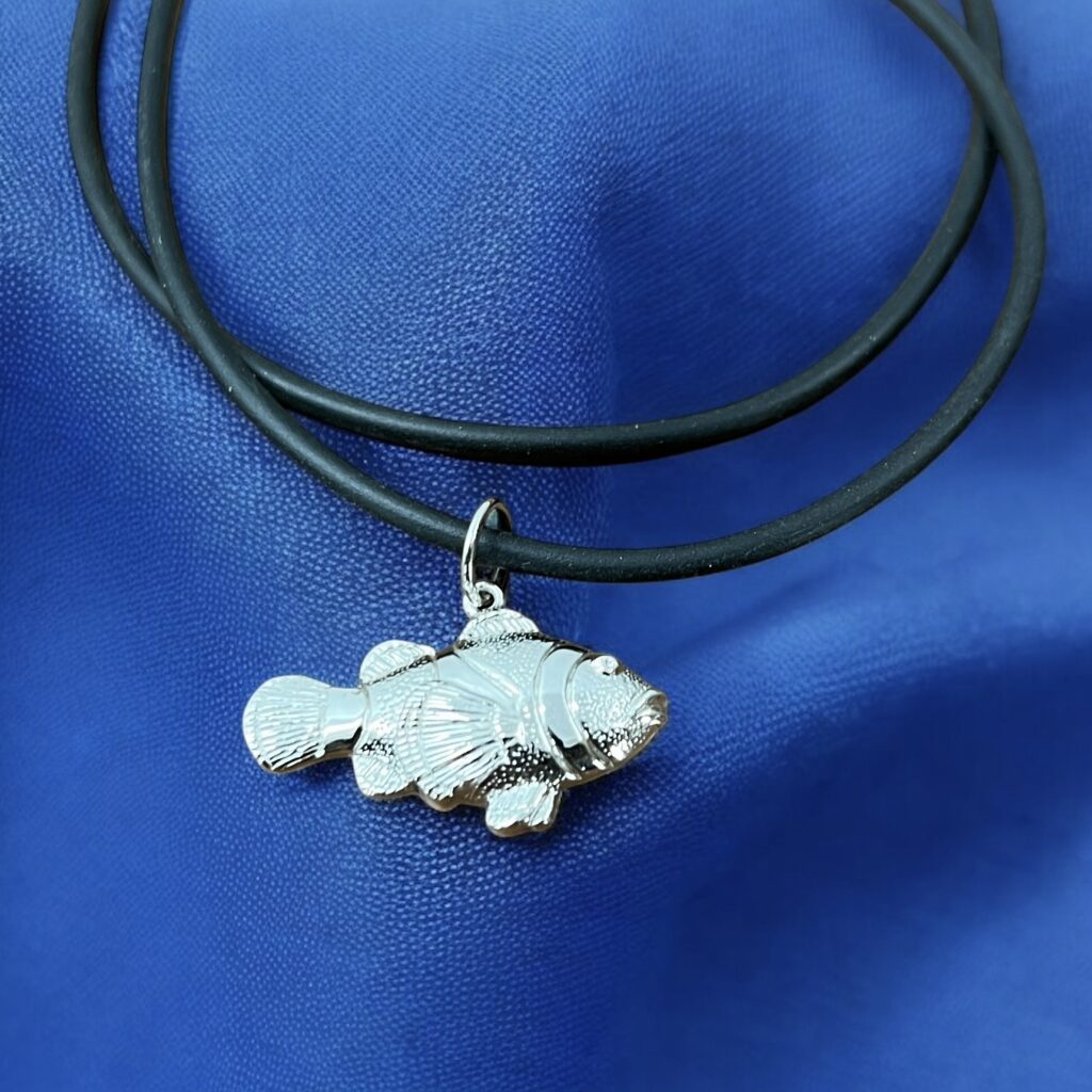 Clownfisk Halsband i Silver - Image 3