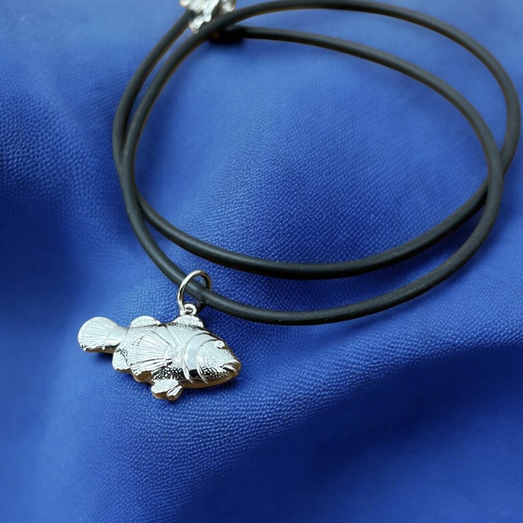 Clownfisk Halsband i Silver - Image 2