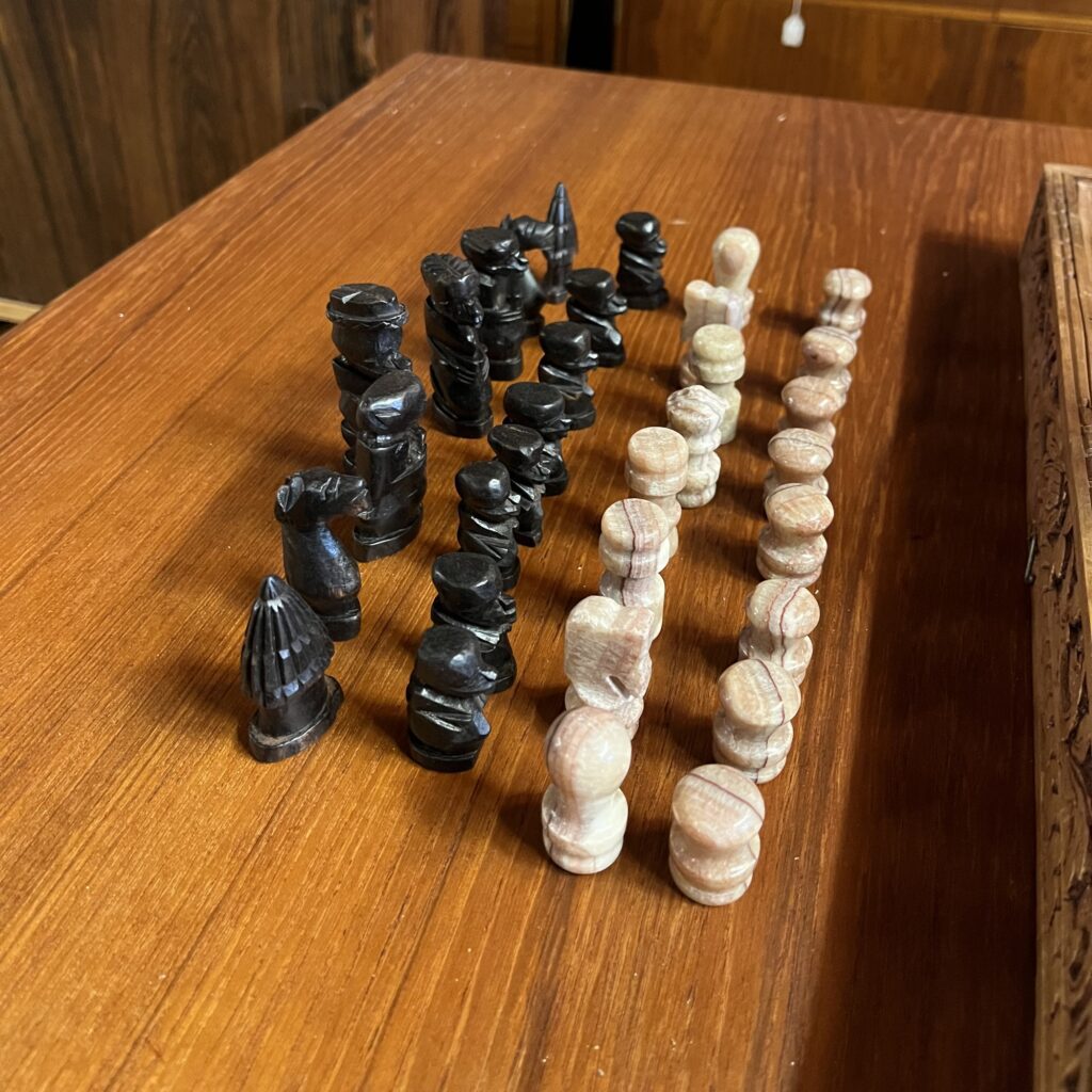 Schackset med 3 Uppsättningar av Spelpjäser - Image 4