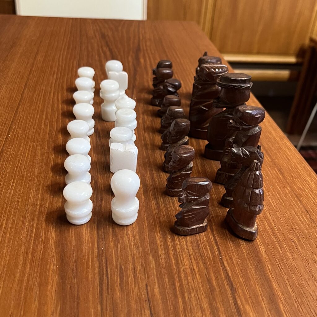 Schackset med 3 Uppsättningar av Spelpjäser - Image 3